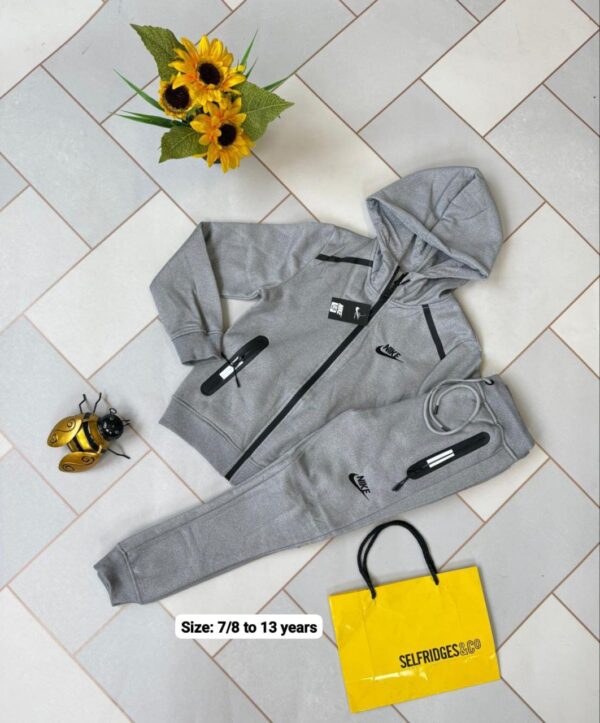 Nlke kids tracksuit