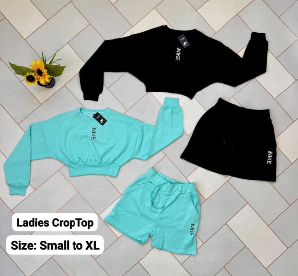 Nlke Ladies Crop Shortset